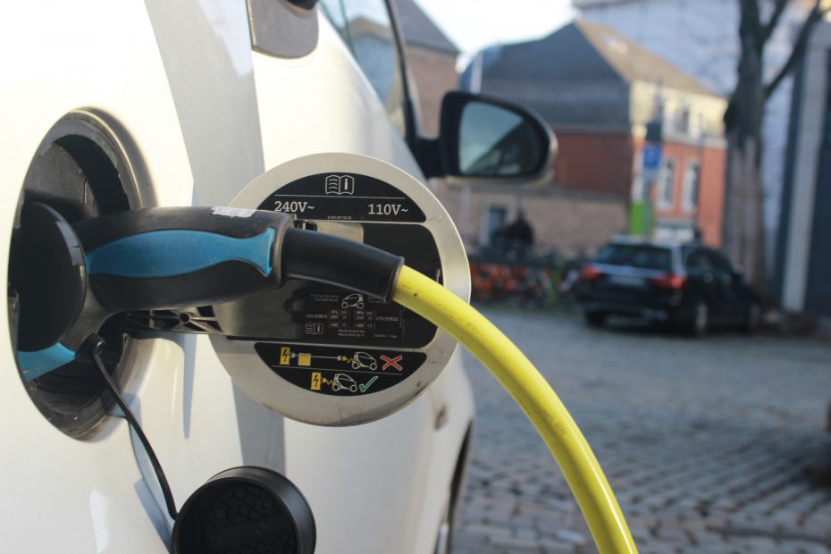 Charging electric vehicle - mobility strategy